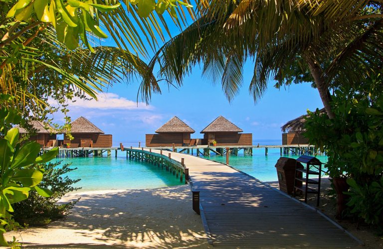 veligandu-island-1044366_1920